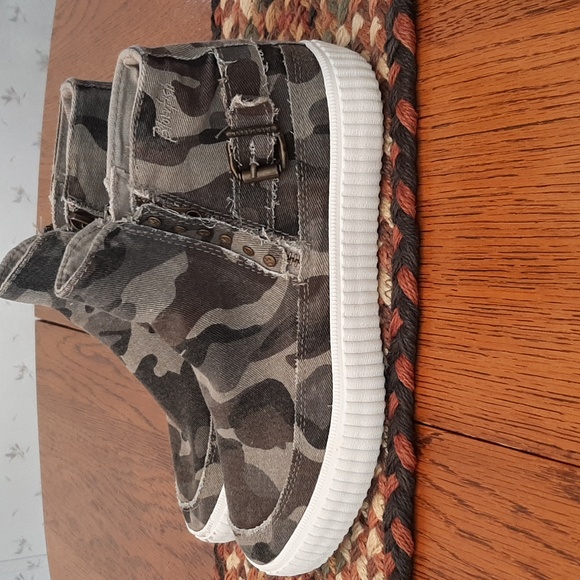Blowfish Malibu CUDDLEFISH Mid Top Sneakers - Picture 6 of 12